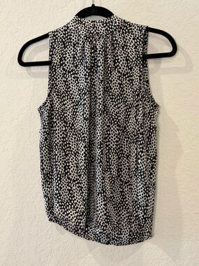 Who What Wear Black & White Sleeveless Printed Mock Neck Tank